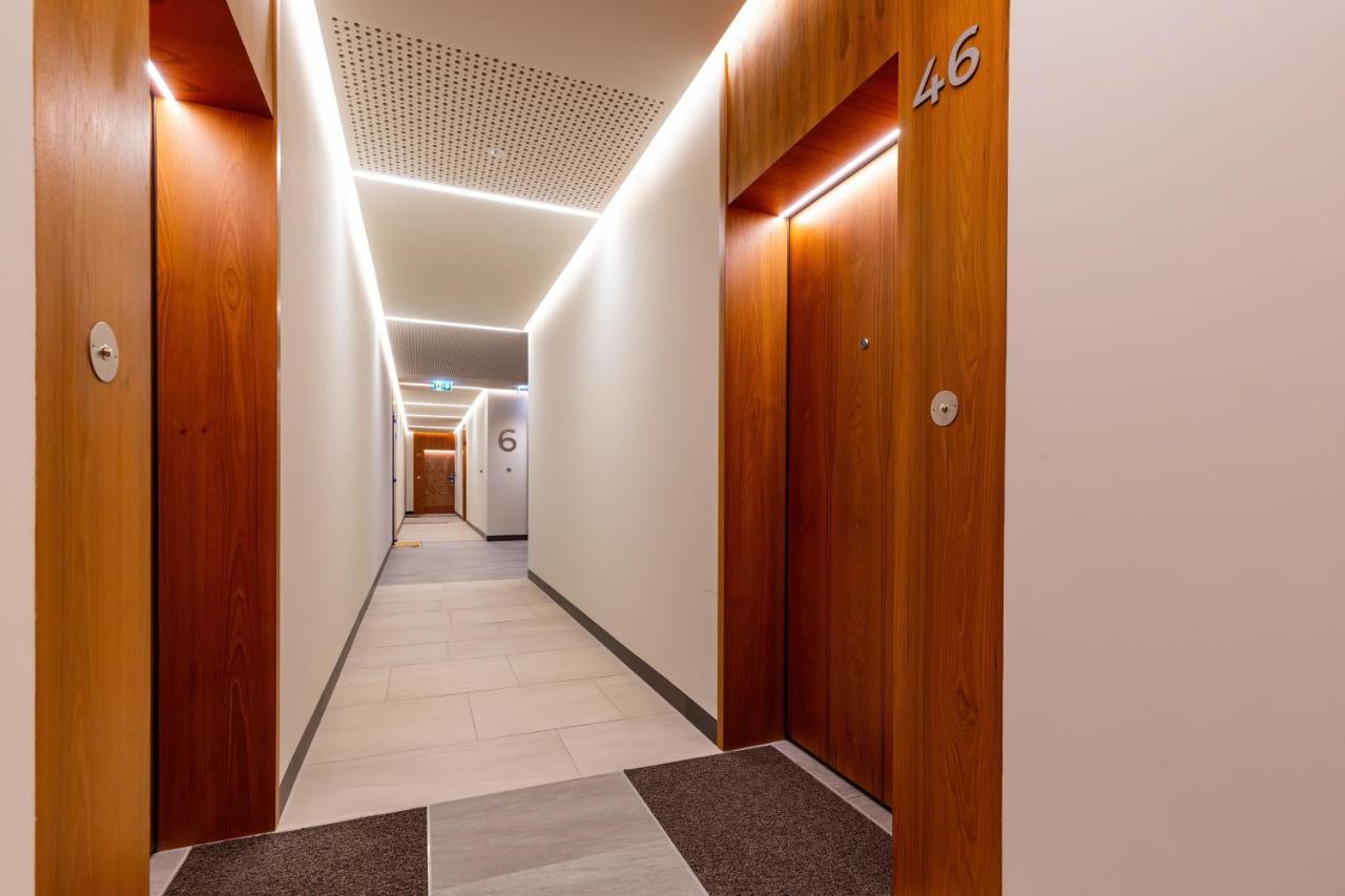 Sienna 65 Premium With Parking In By Renters Prestige Apartment *